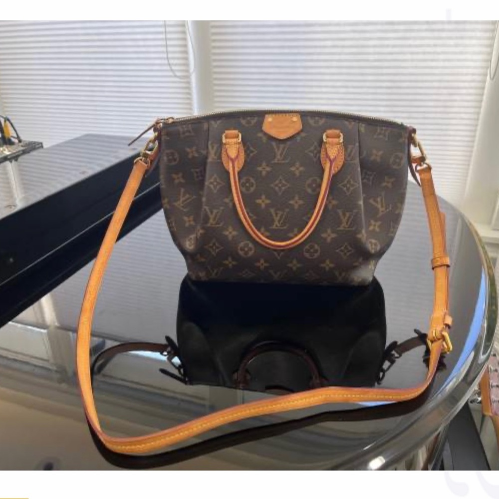 Louis Vuitton Turenne authentic crossbody